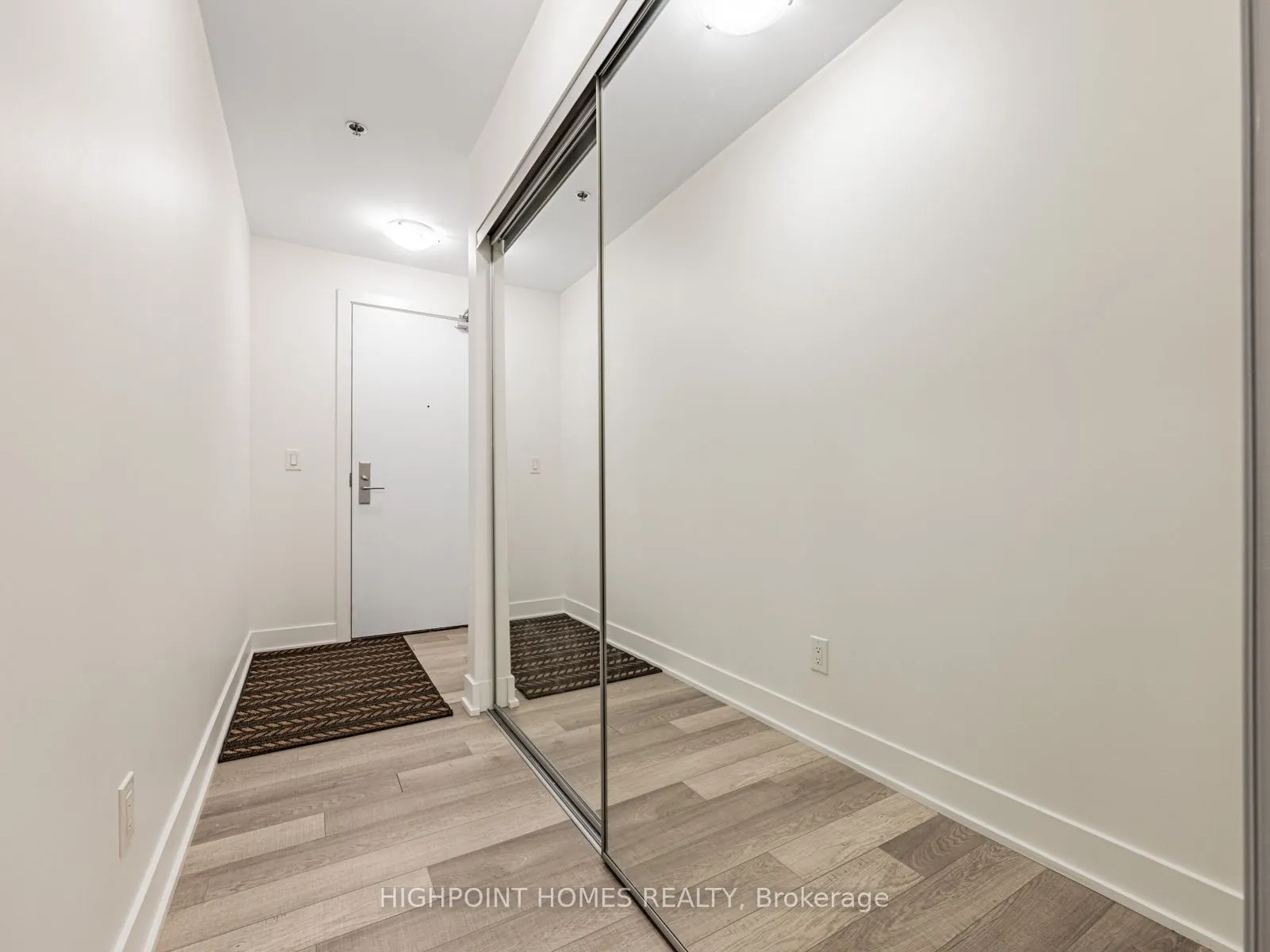 318 Richmond Street W, #909
