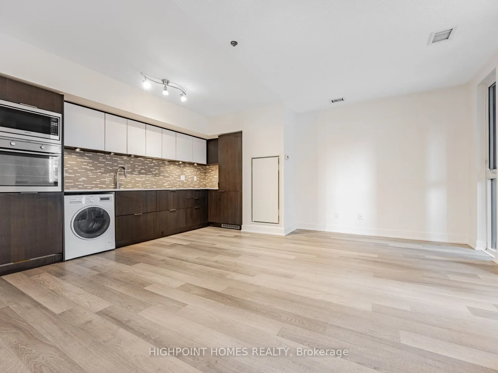 318 Richmond Street W, #909