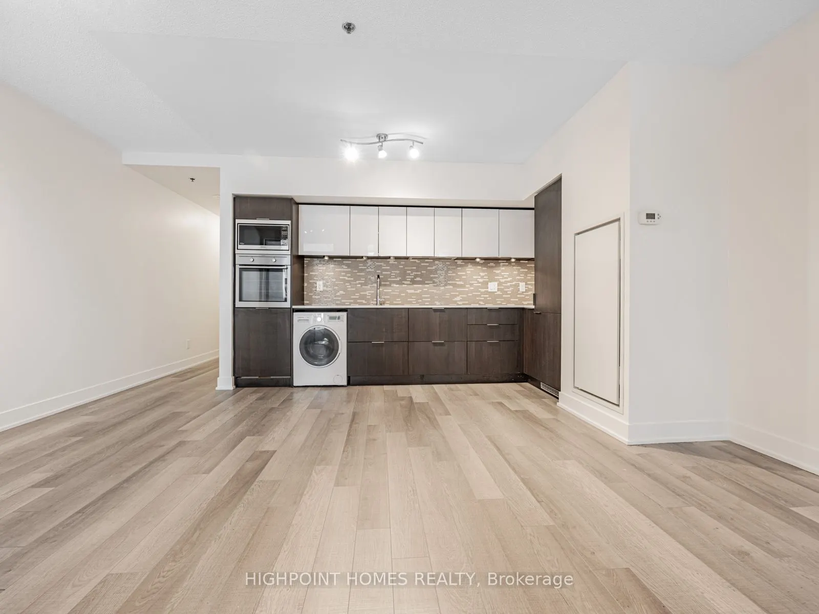318 Richmond Street W, #909