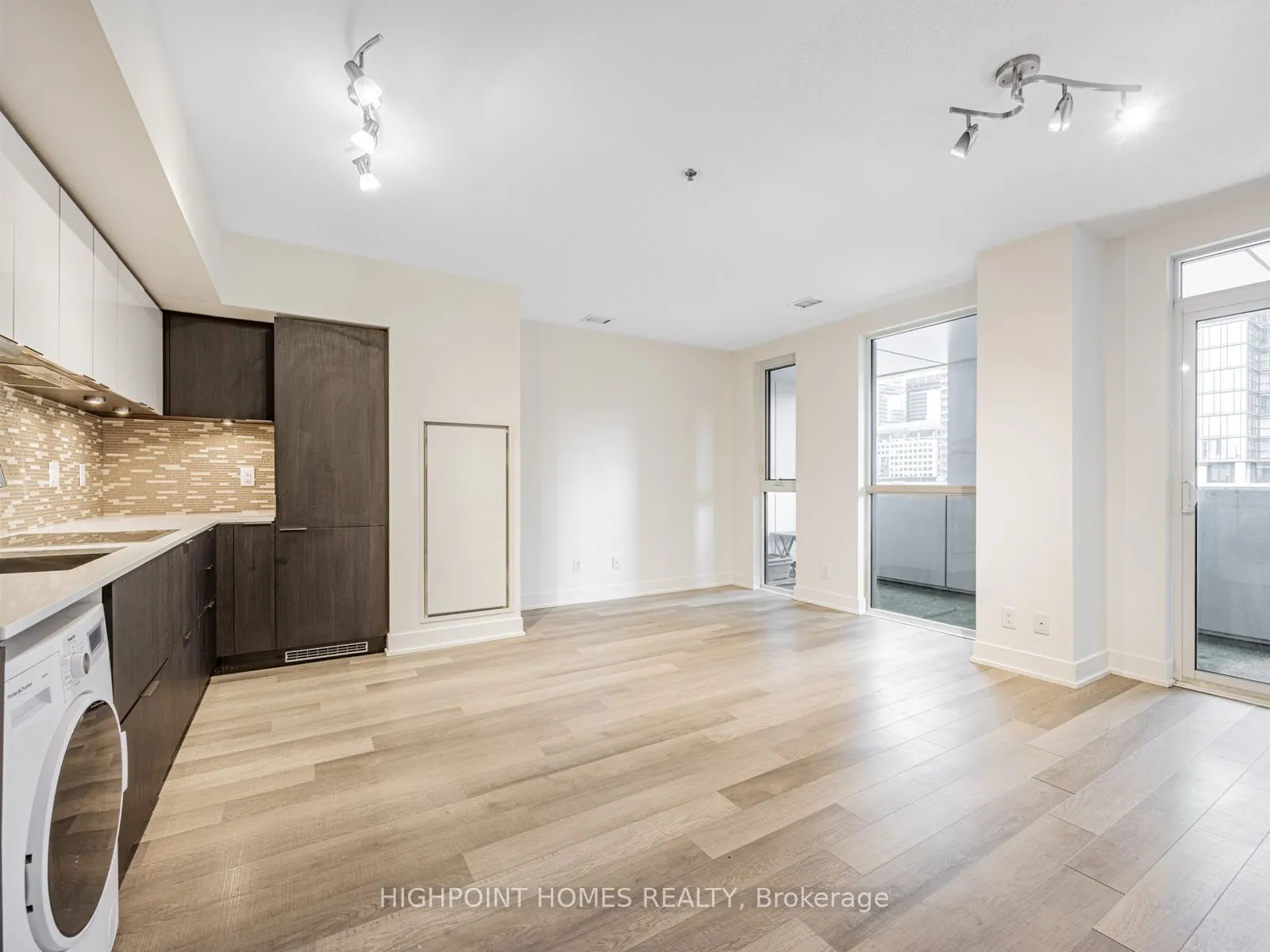 318 Richmond Street W, #909