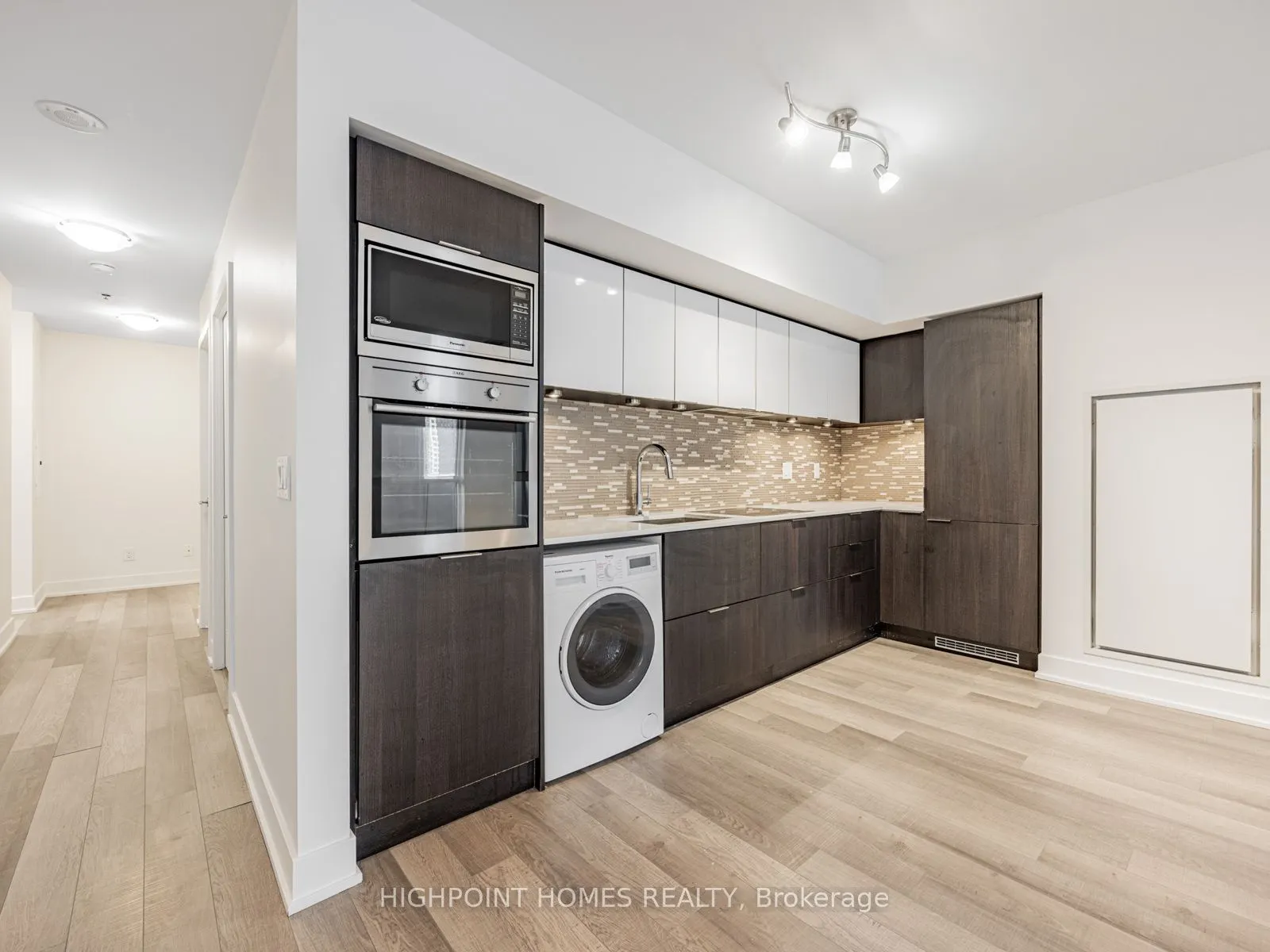 318 Richmond Street W, #909