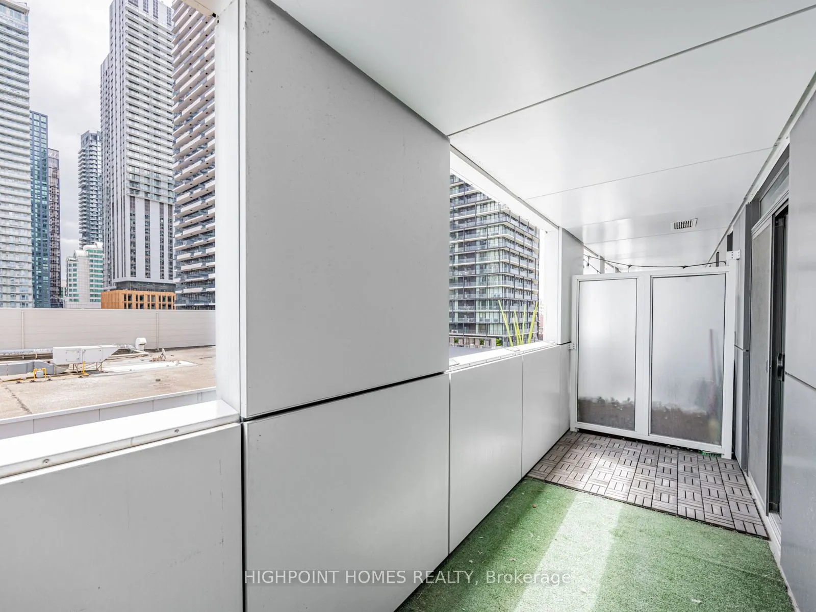 318 Richmond Street W, #909