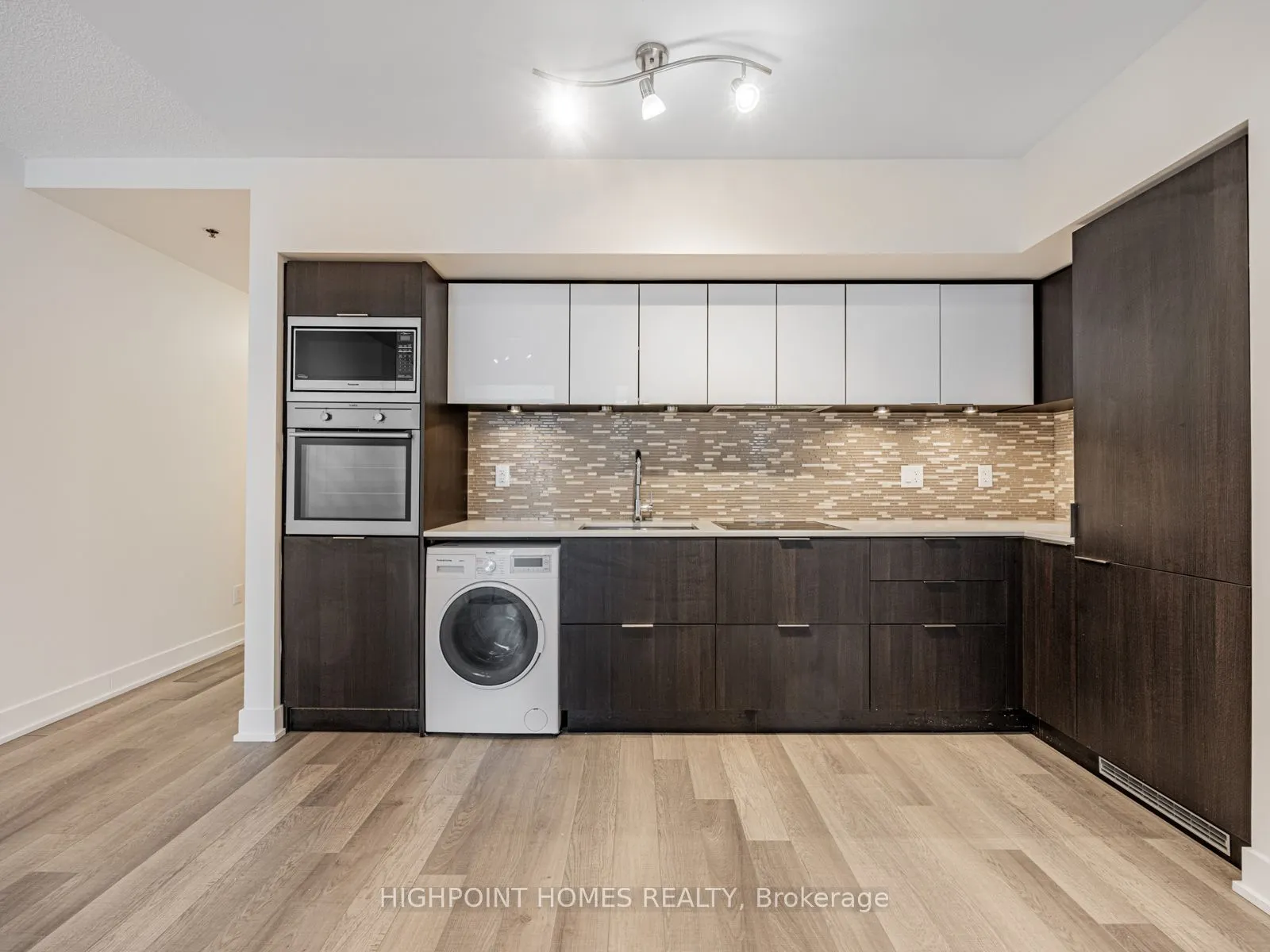 318 Richmond Street W, #909