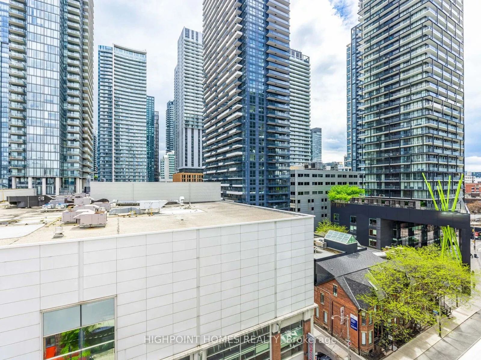 318 Richmond Street W, #909