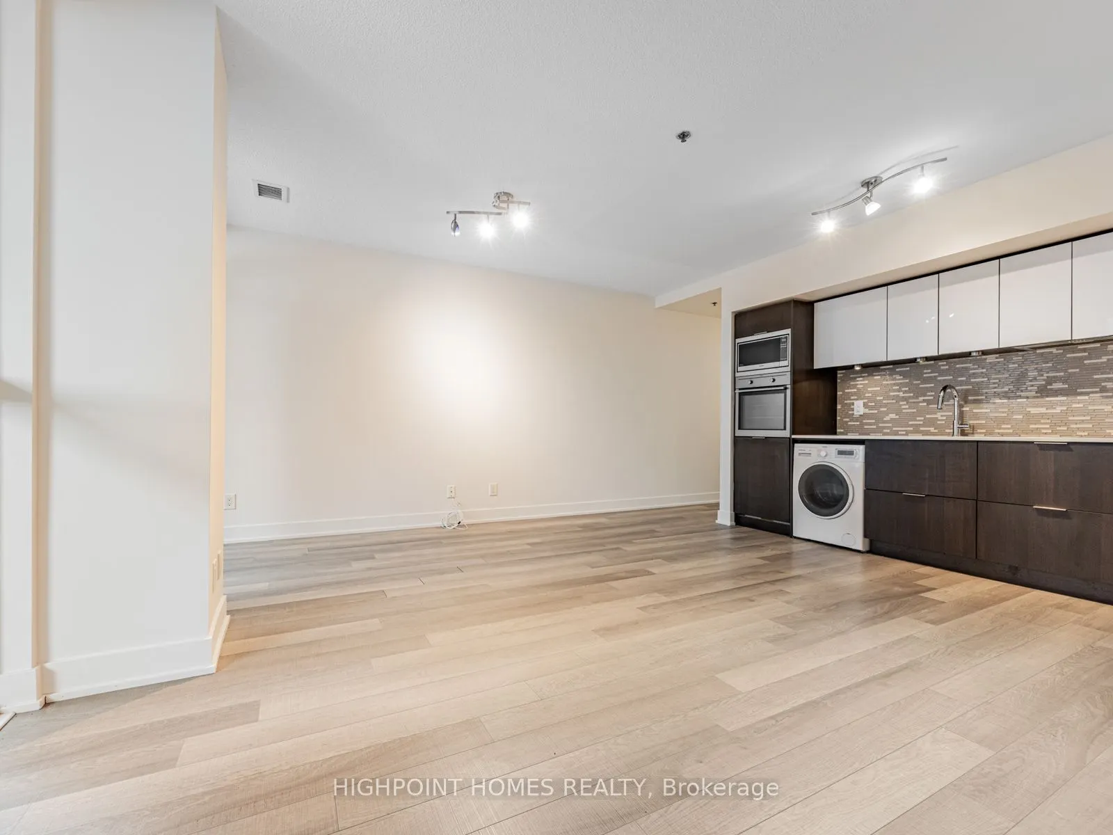 318 Richmond Street W, #909