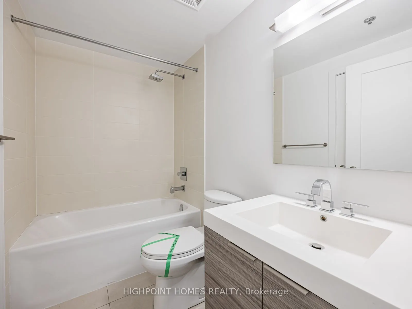 318 Richmond Street W, #909