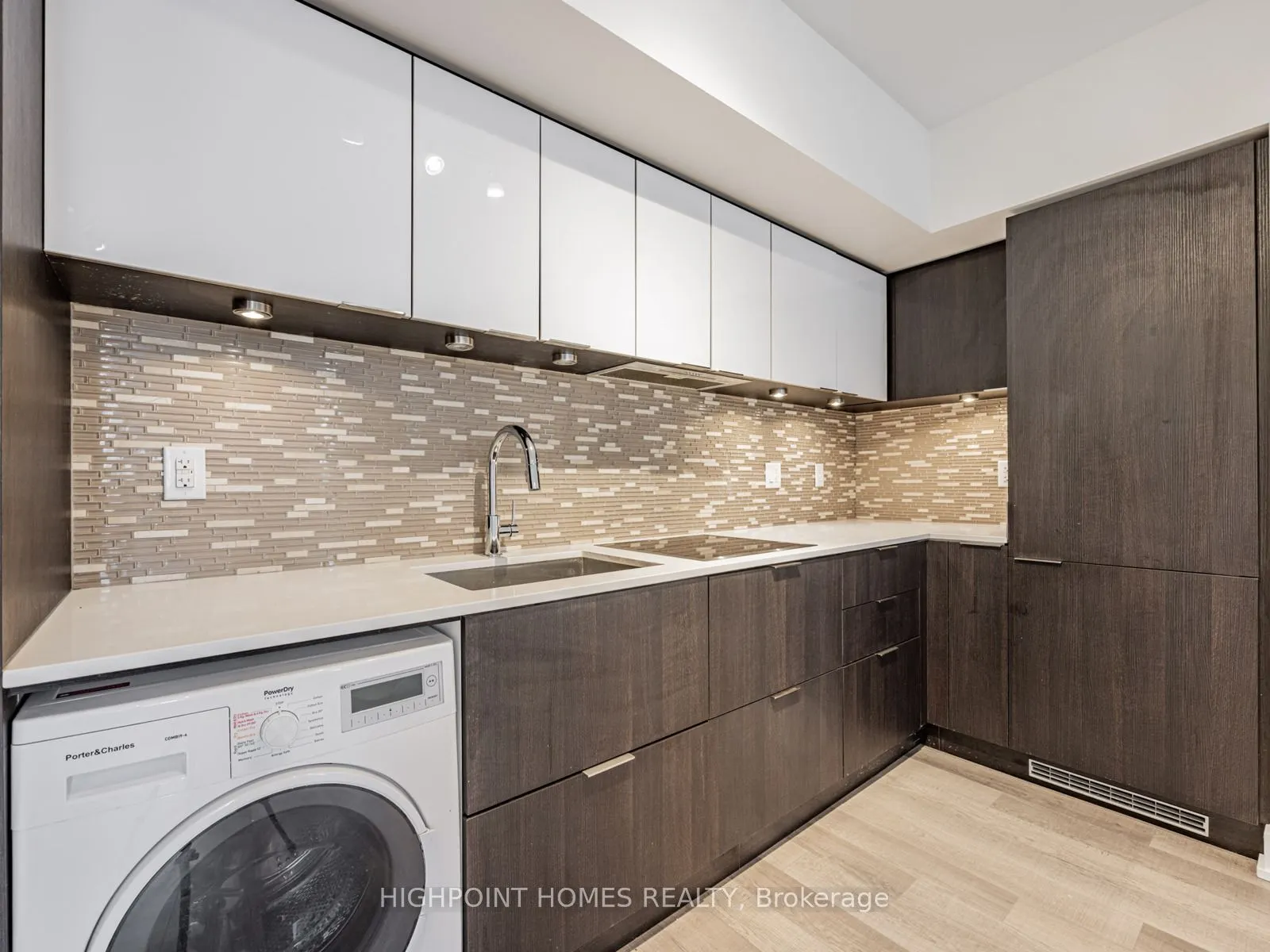 318 Richmond Street W, #909