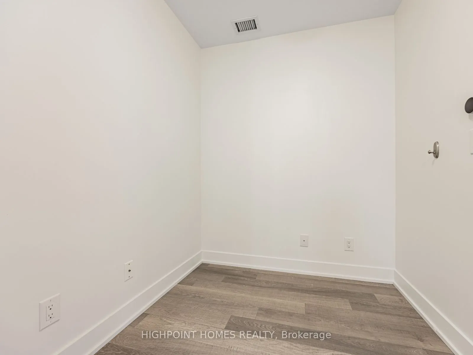 318 Richmond Street W, #909