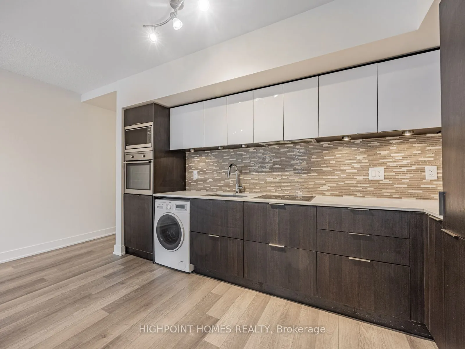 318 Richmond Street W, #909