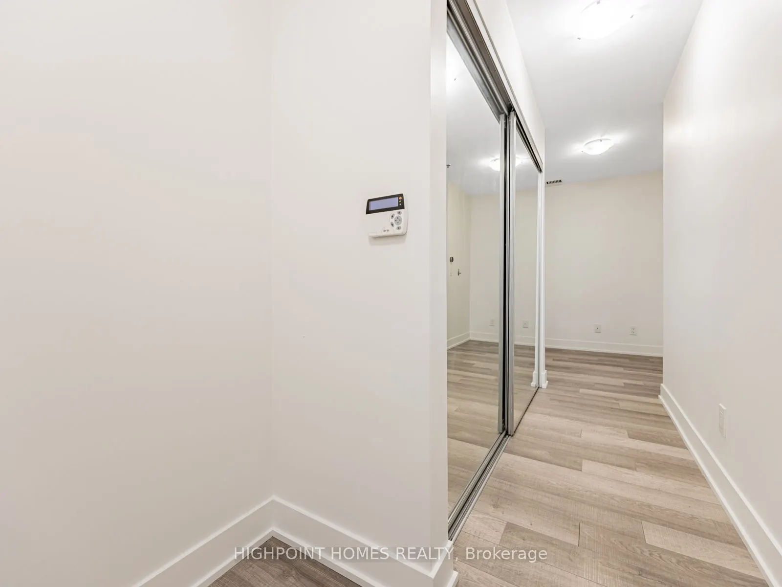318 Richmond Street W, #909
