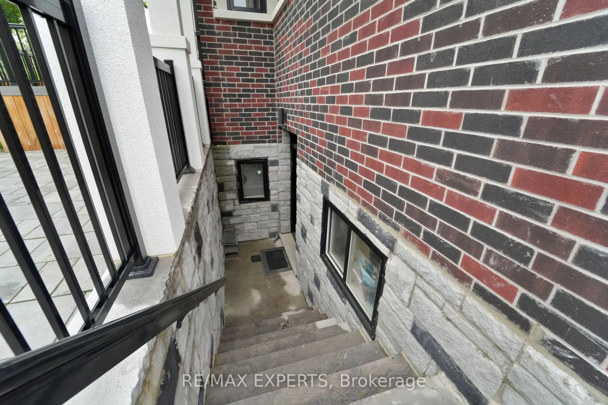 92 Churchill Avenue