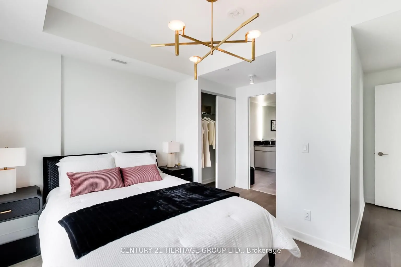 185 Alberta Avenue, #907