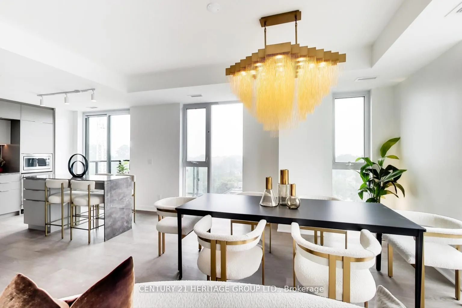 185 Alberta Avenue, #907