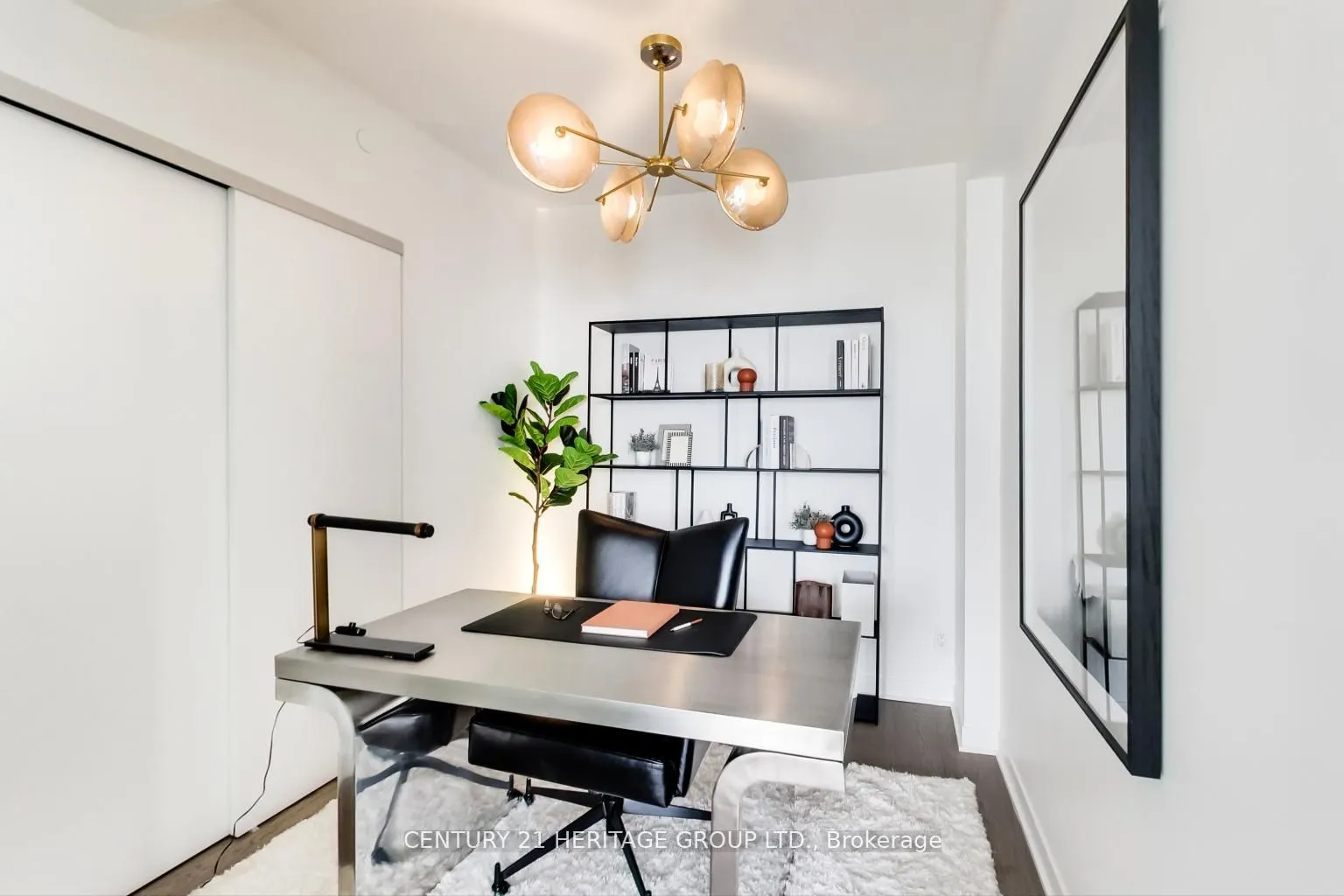 185 Alberta Avenue, #907