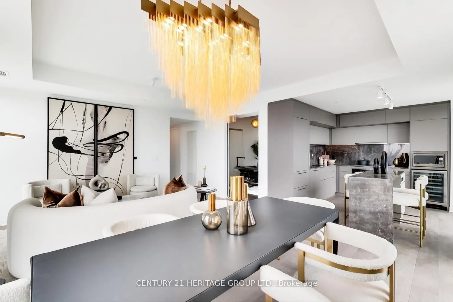 185 Alberta Avenue, #907