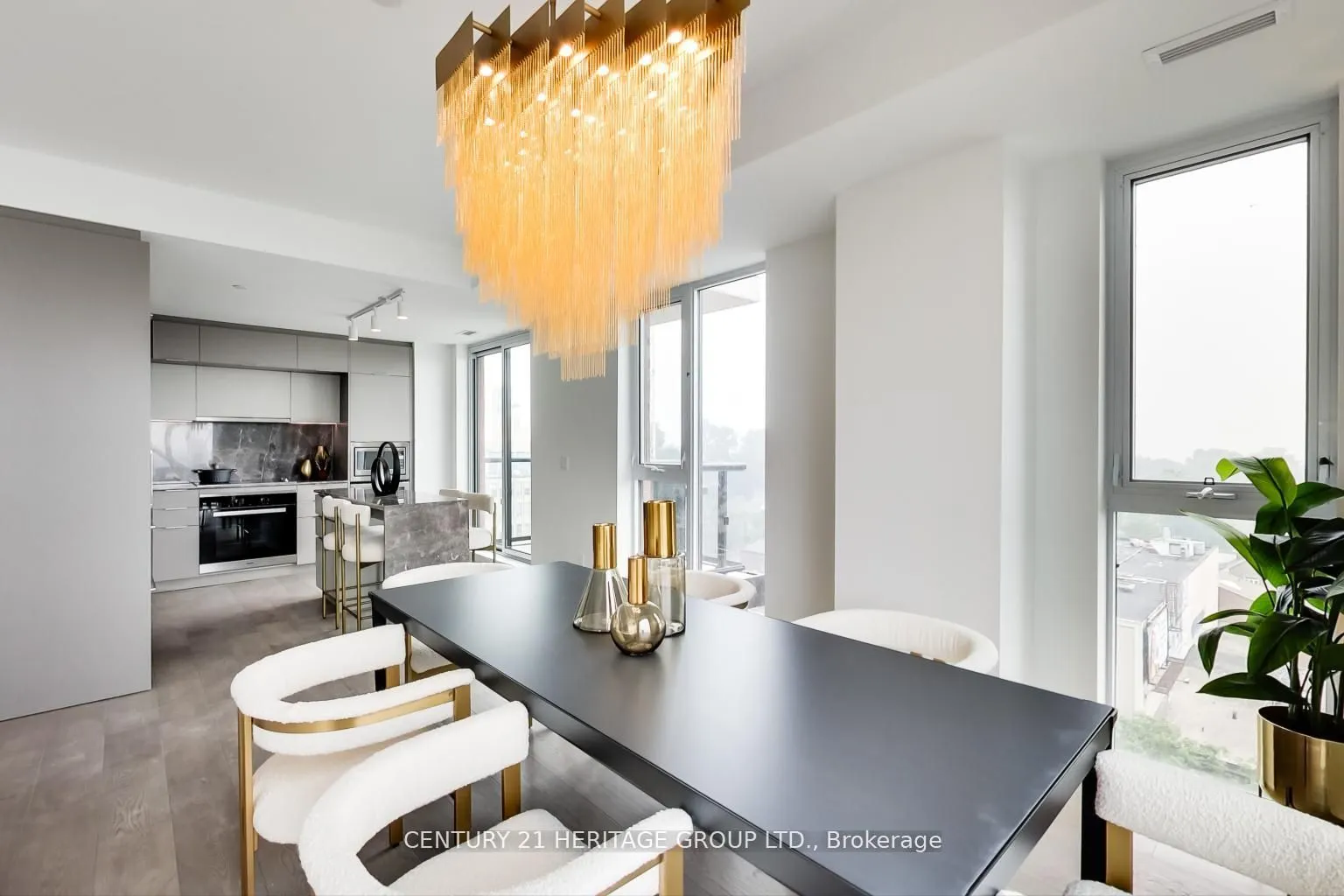 185 Alberta Avenue, #907