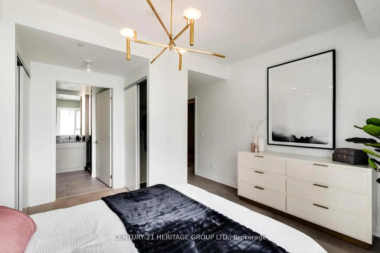 185 Alberta Avenue, #907