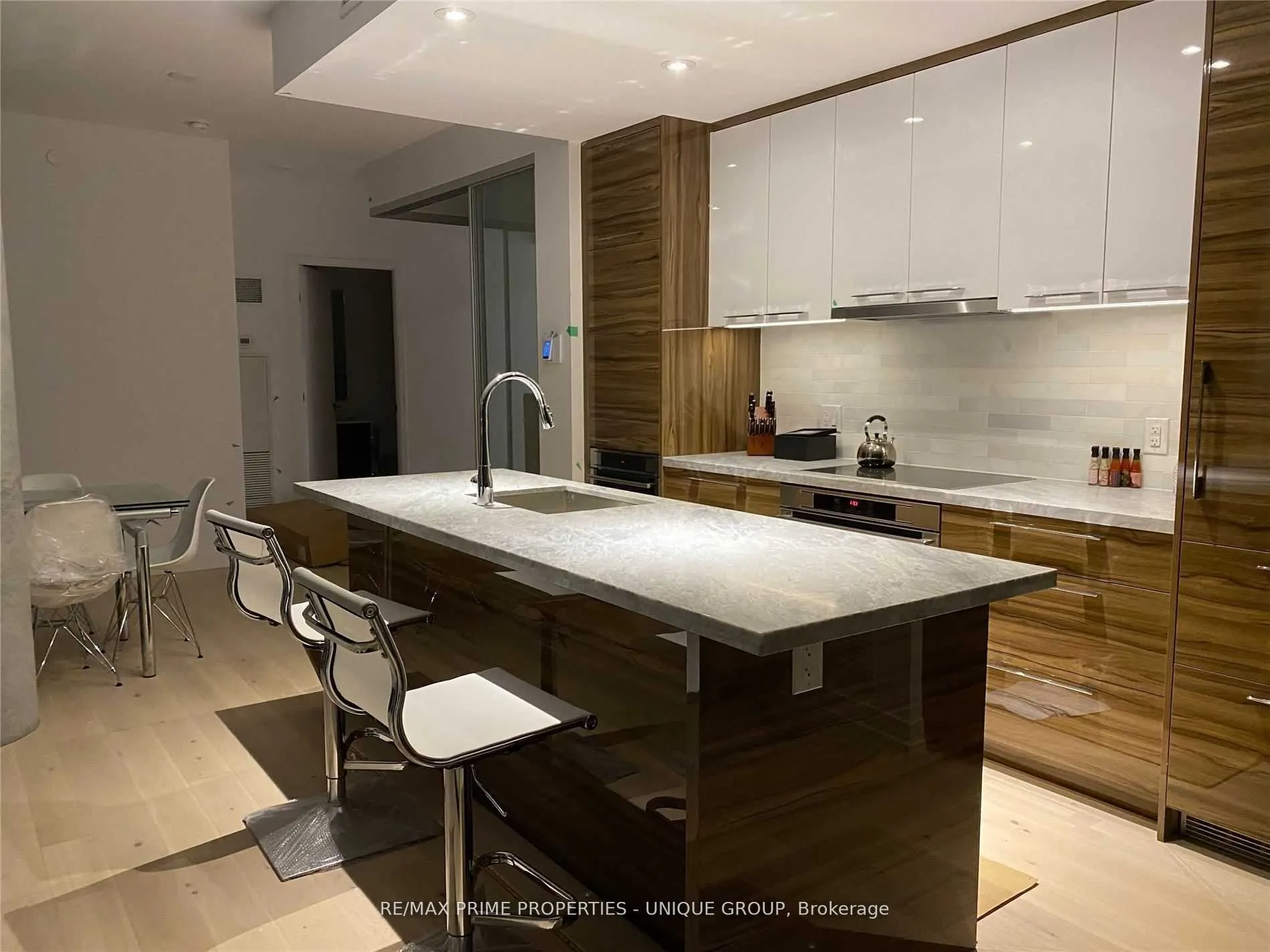 488 University Avenue #3716
