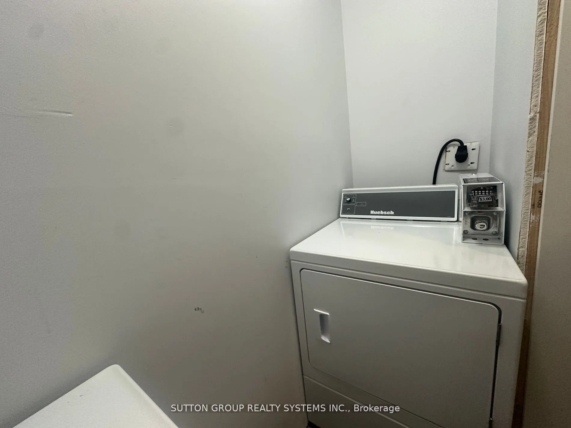 210 Carlton Street, #L3