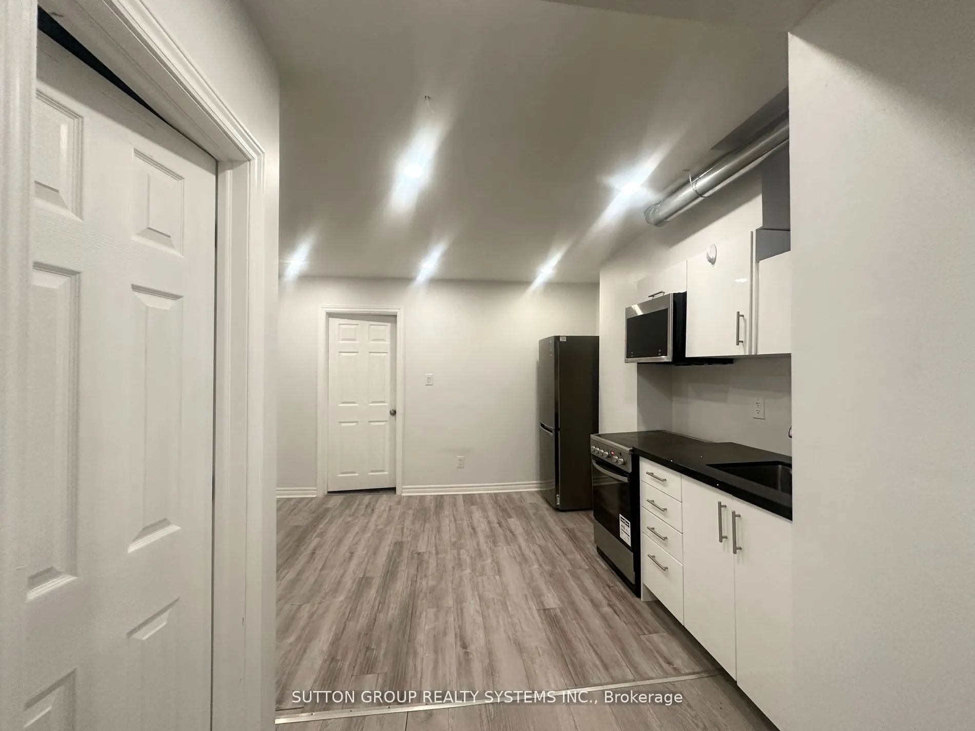 210 Carlton Street, #L3