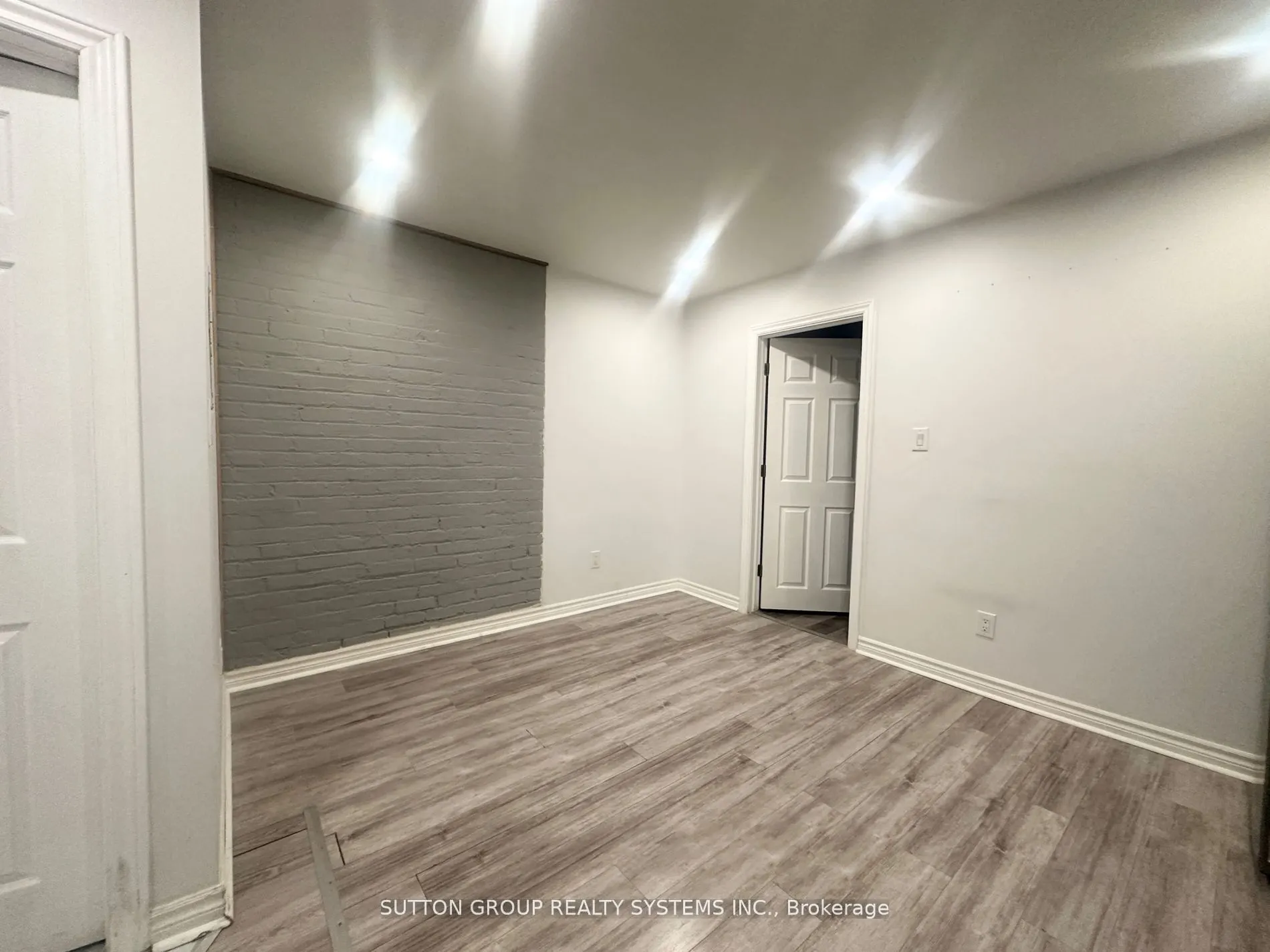210 Carlton Street, #L3