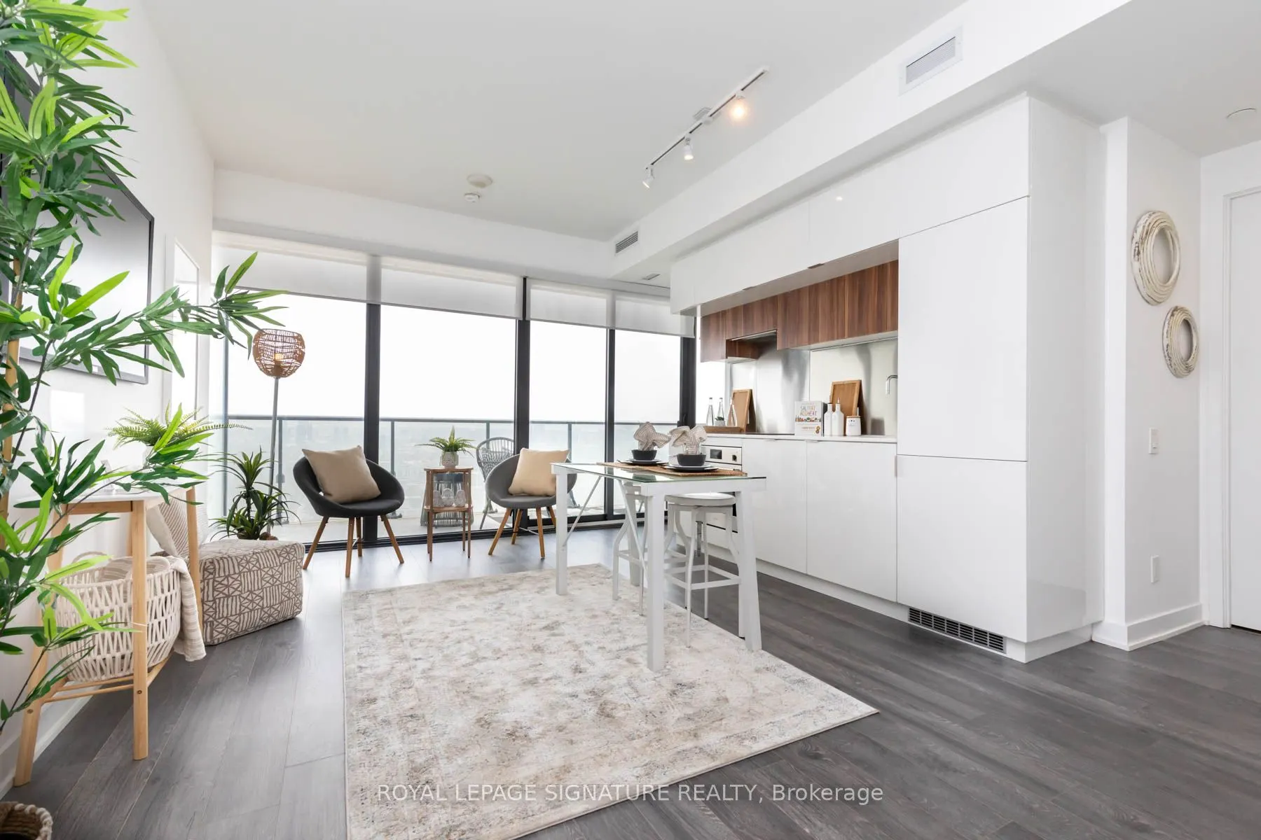 185 Roehampton Avenue #2805