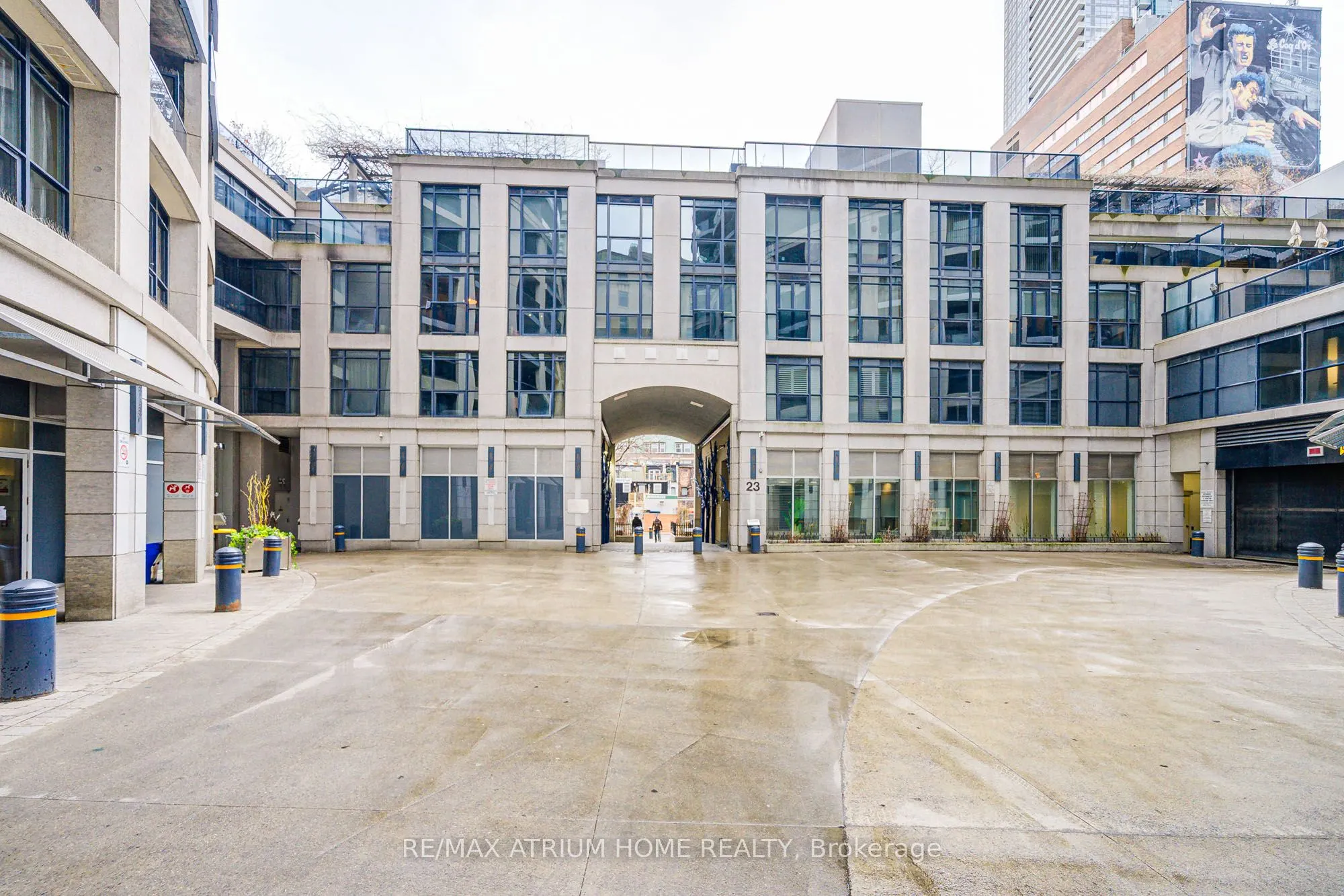 23 Carlton Street, #310