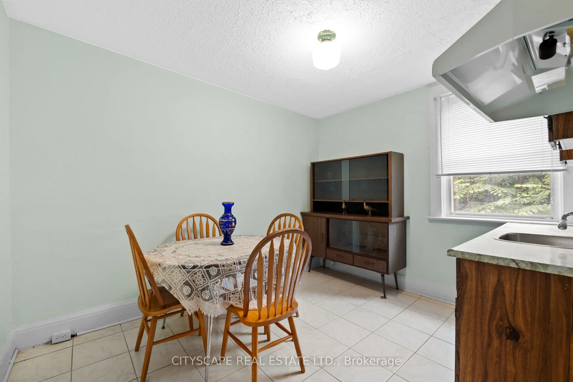 92 Bellwoods Avenue