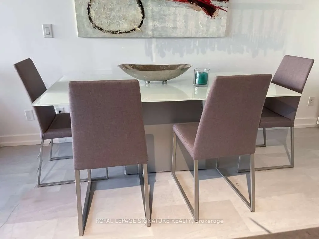60 Bathurst Street, #909