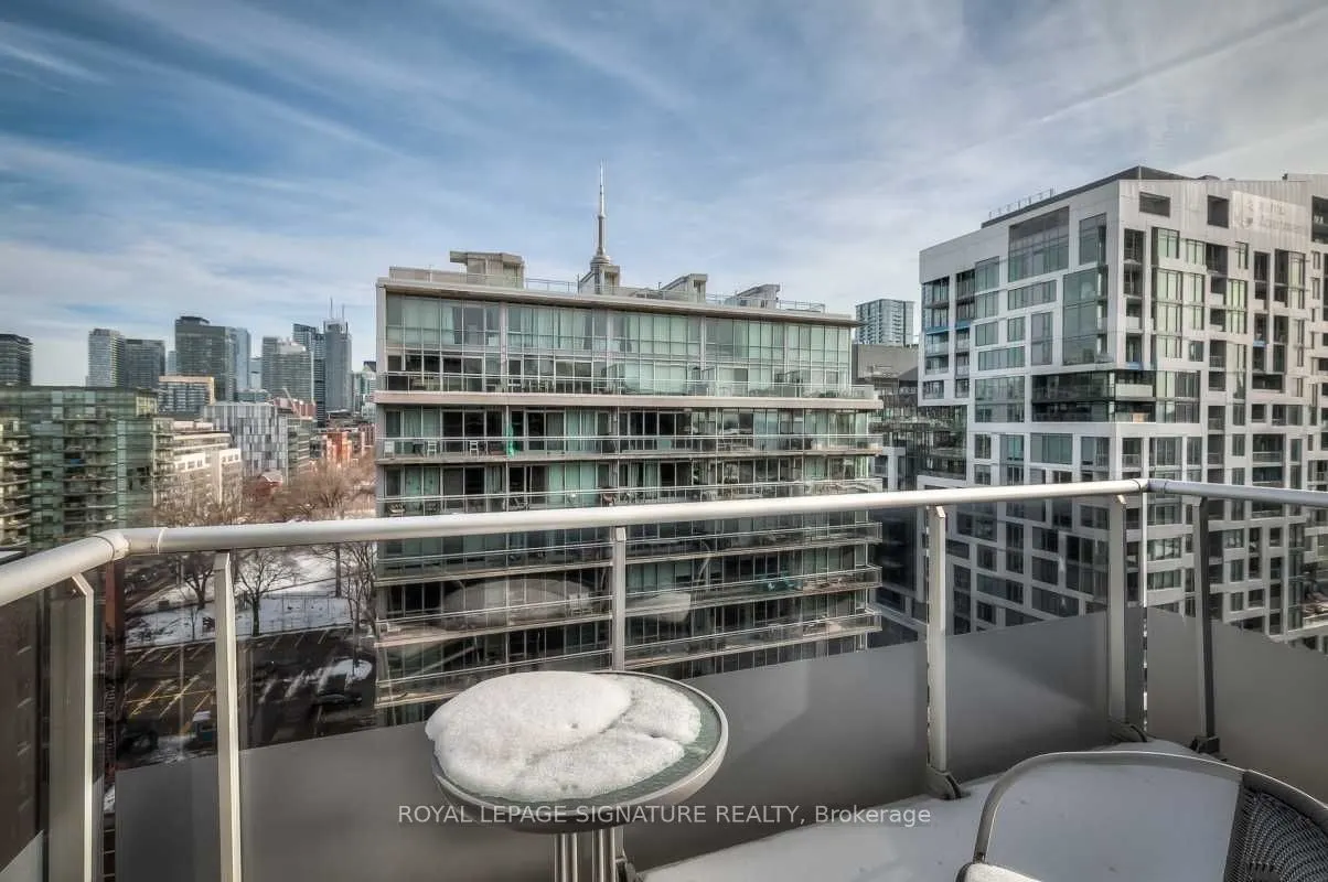 60 Bathurst Street, #909