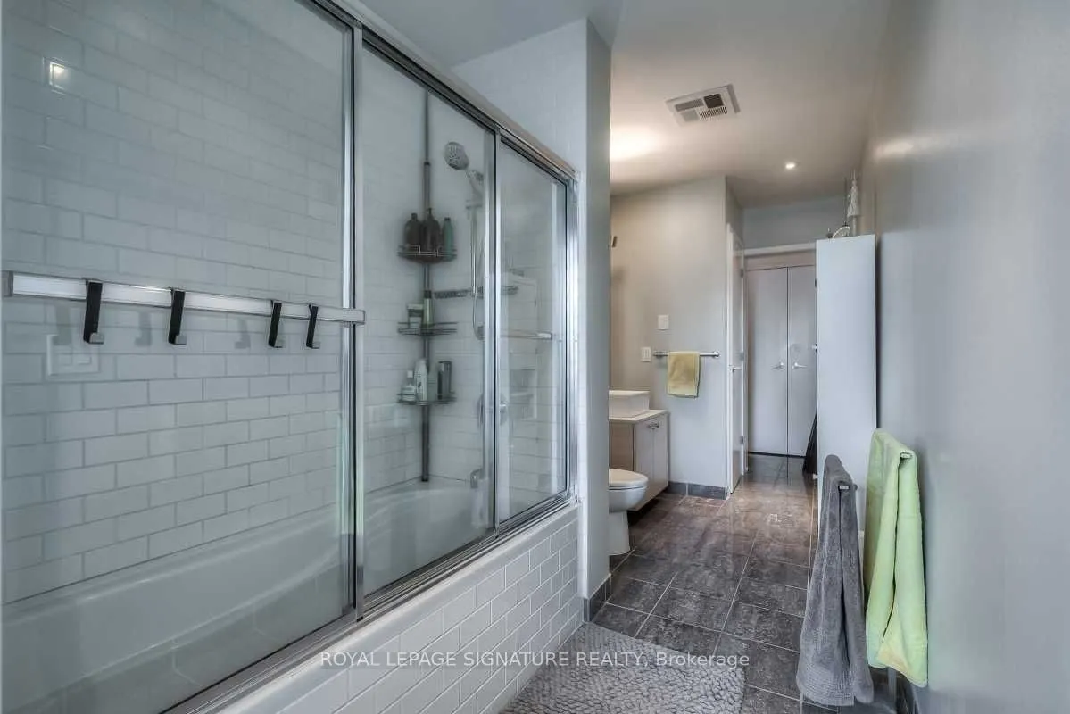 60 Bathurst Street, #909