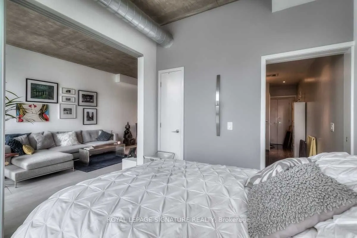 60 Bathurst Street, #909