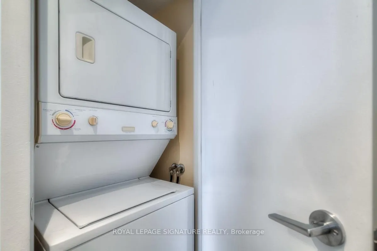 60 Bathurst Street, #909