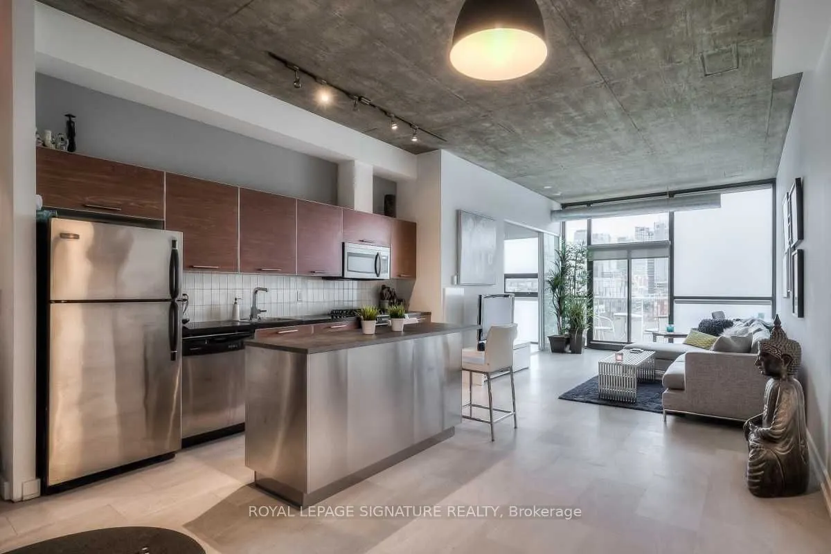 60 Bathurst Street, #909