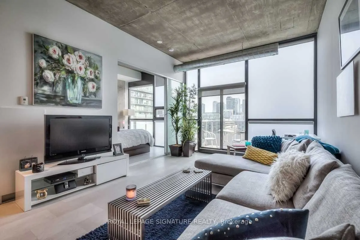 60 Bathurst Street, #909