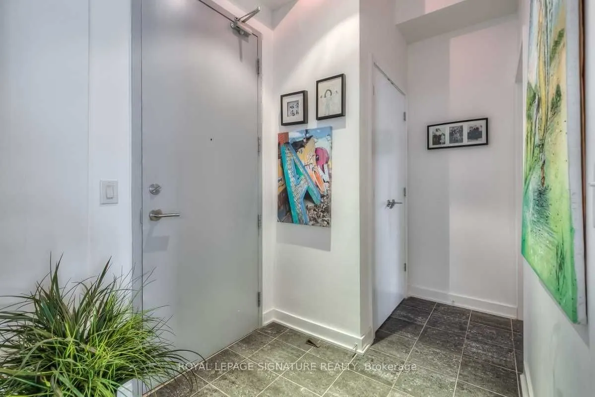 60 Bathurst Street, #909