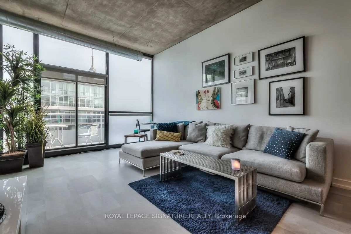 60 Bathurst Street, #909