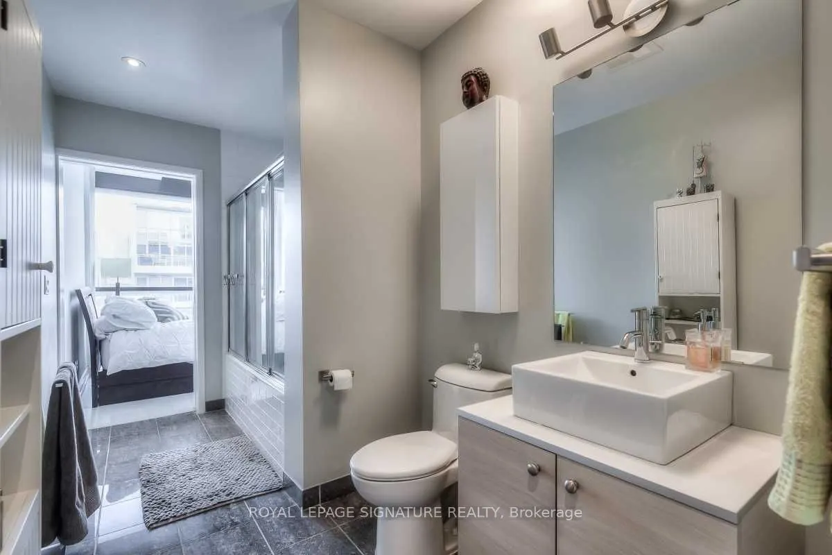 60 Bathurst Street, #909