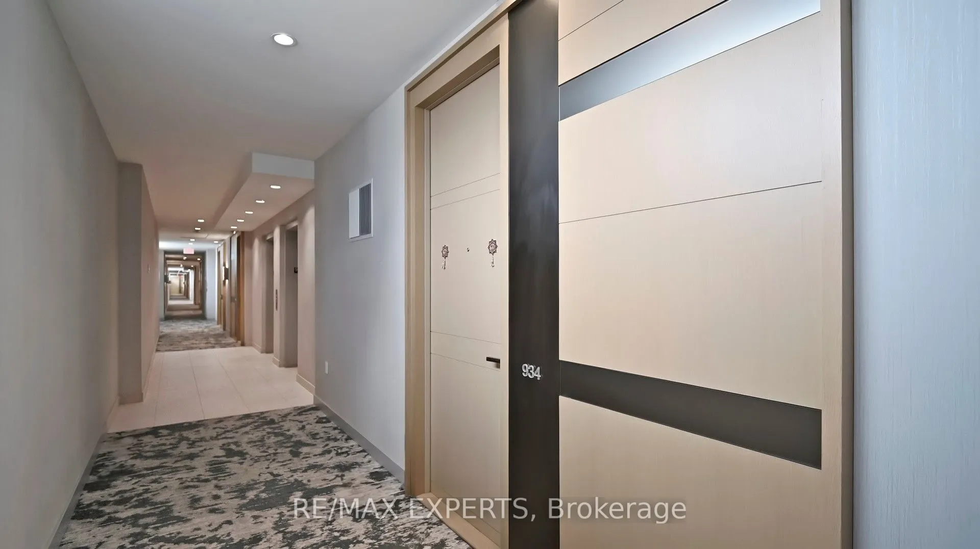 39 Queens Quay E, #934