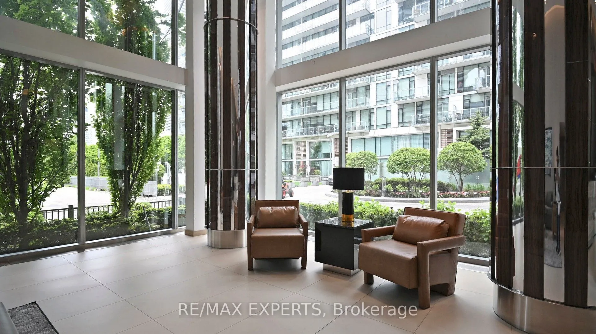 39 Queens Quay E, #934