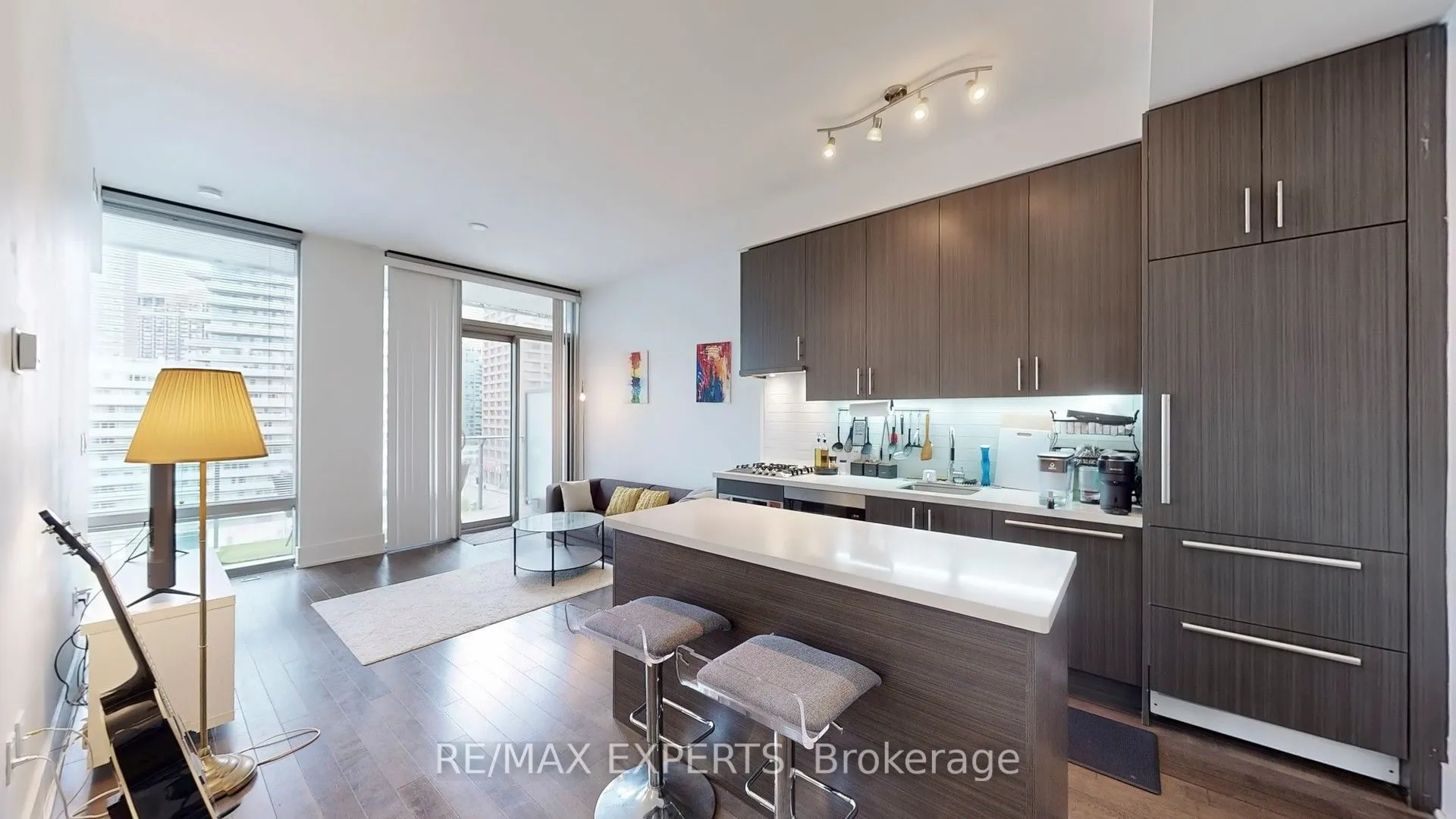 39 Queens Quay E, #934