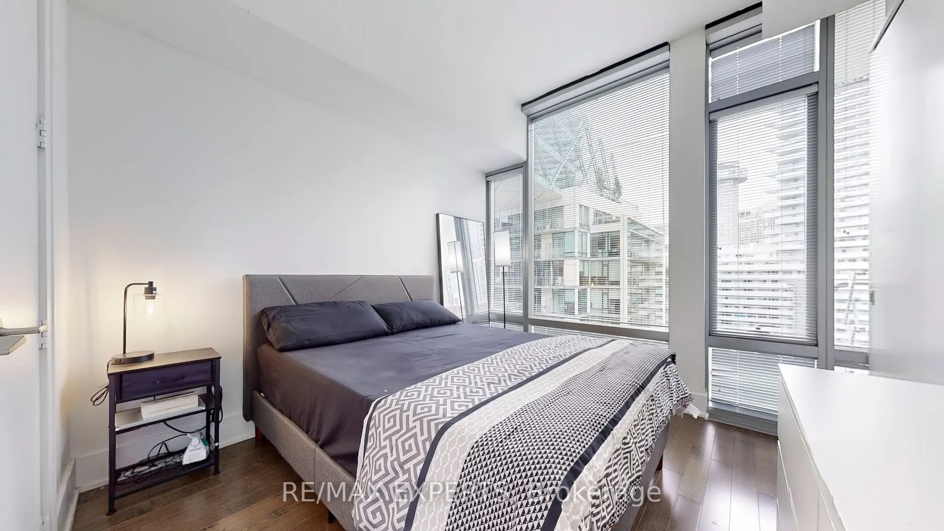 39 Queens Quay E, #934
