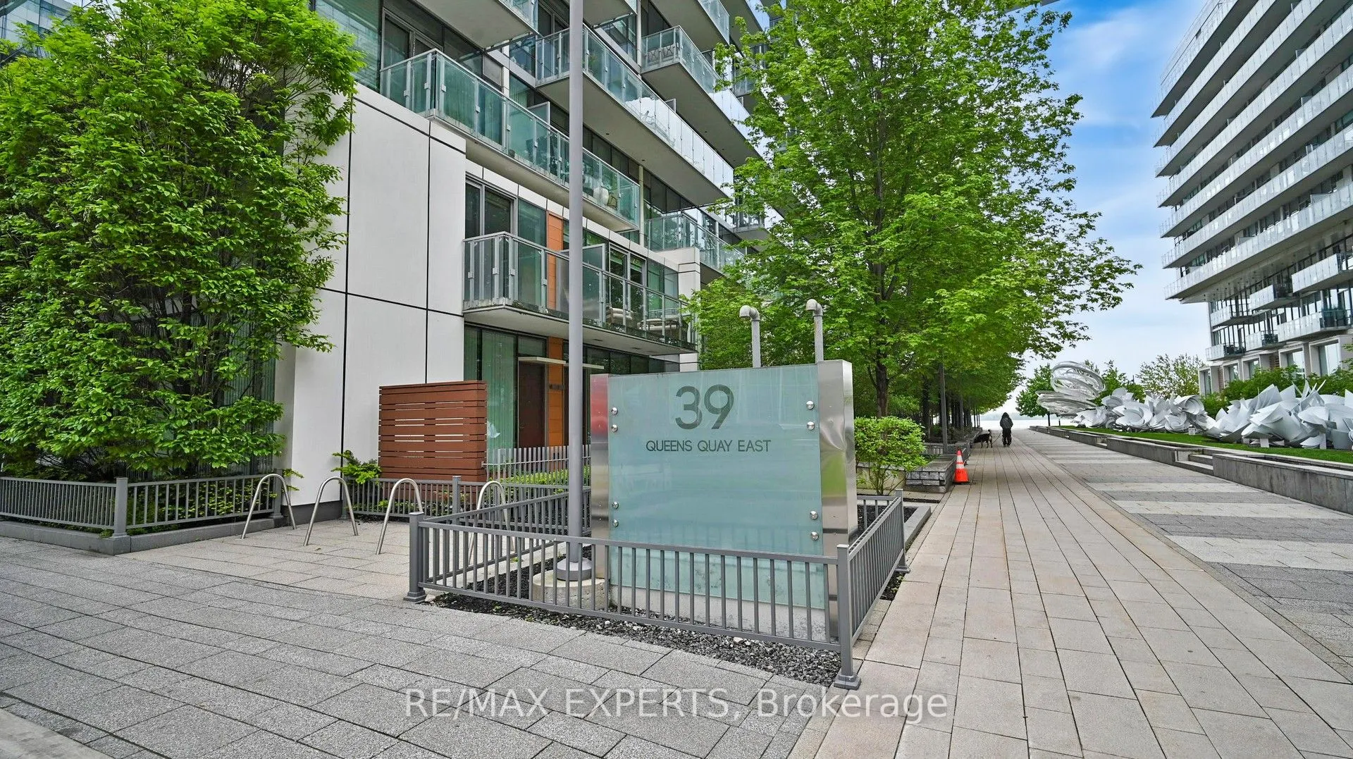 39 Queens Quay E, #934