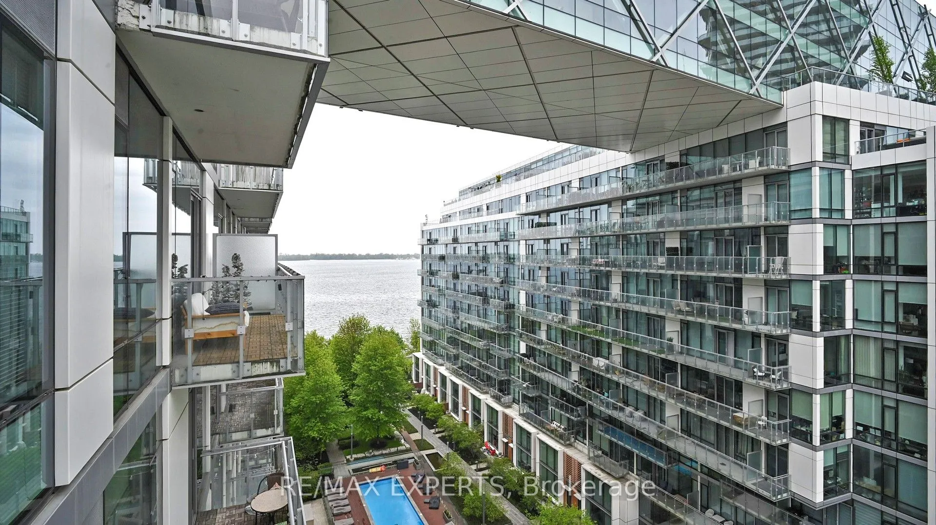 39 Queens Quay E, #934
