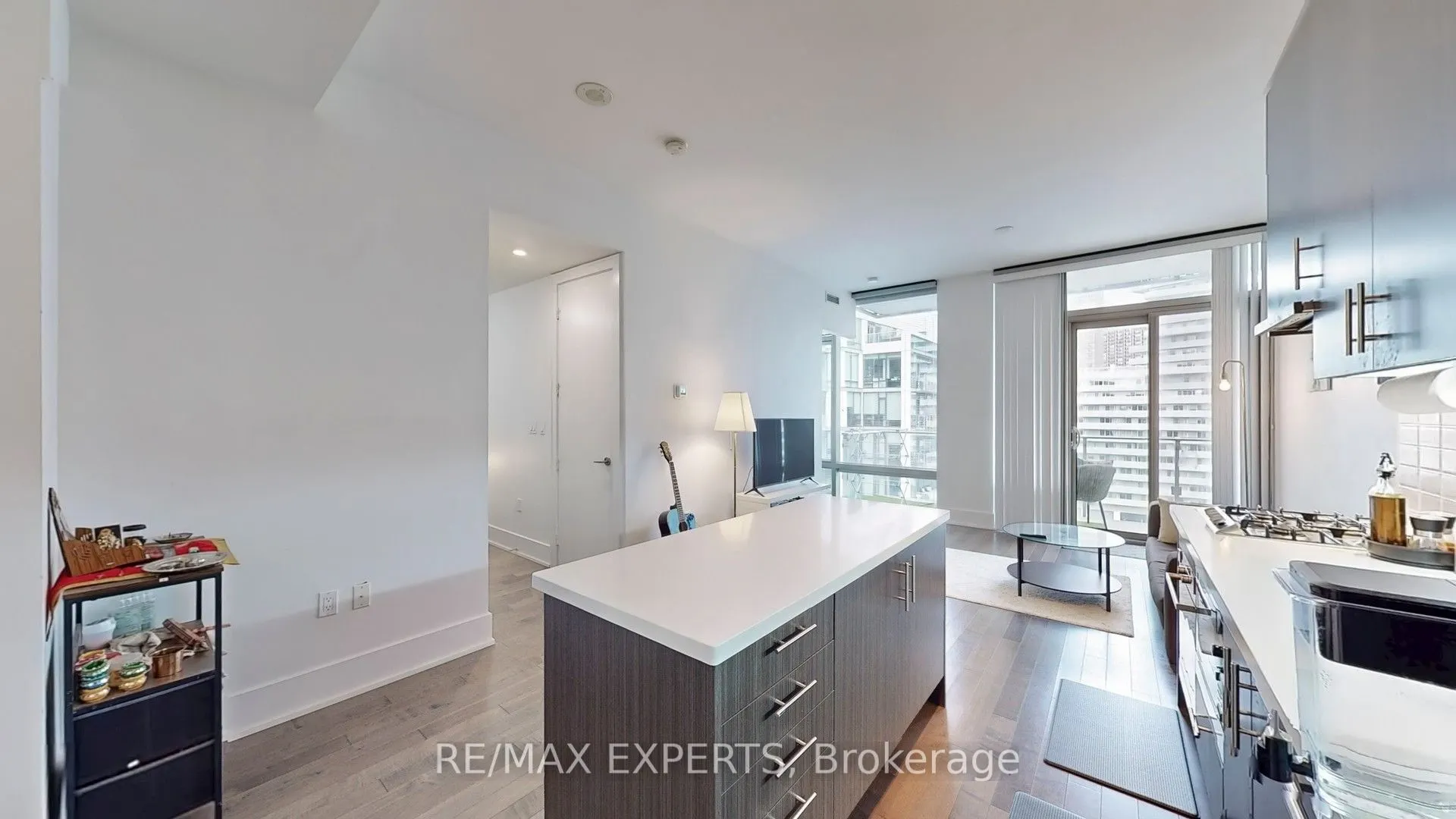 39 Queens Quay E, #934