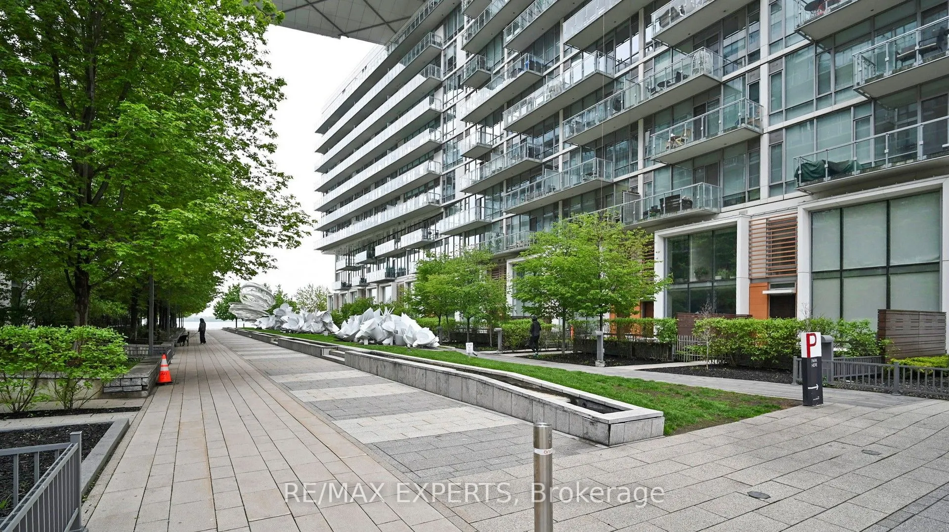 39 Queens Quay E, #934