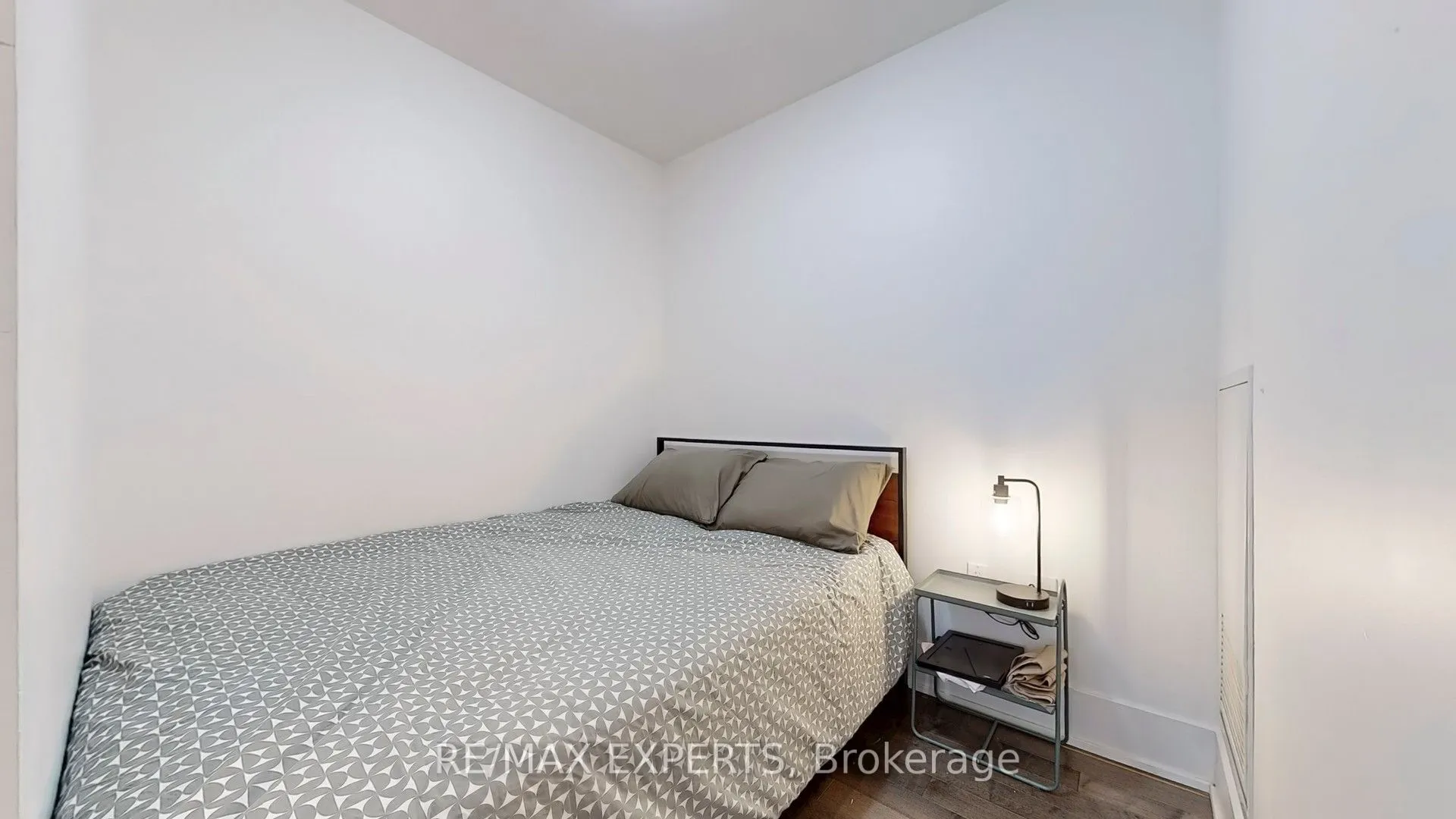 39 Queens Quay E, #934