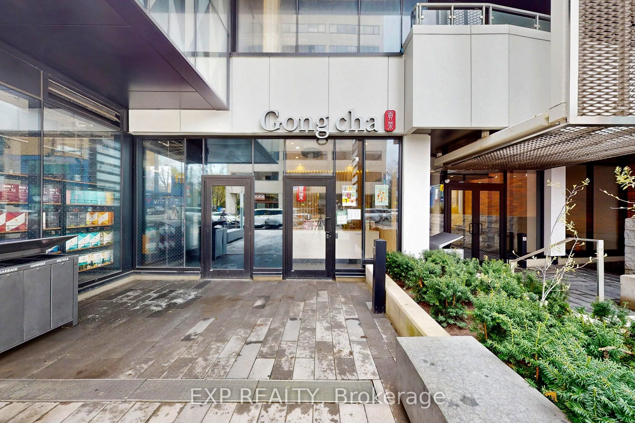 81 St Clair Avenue E, #112