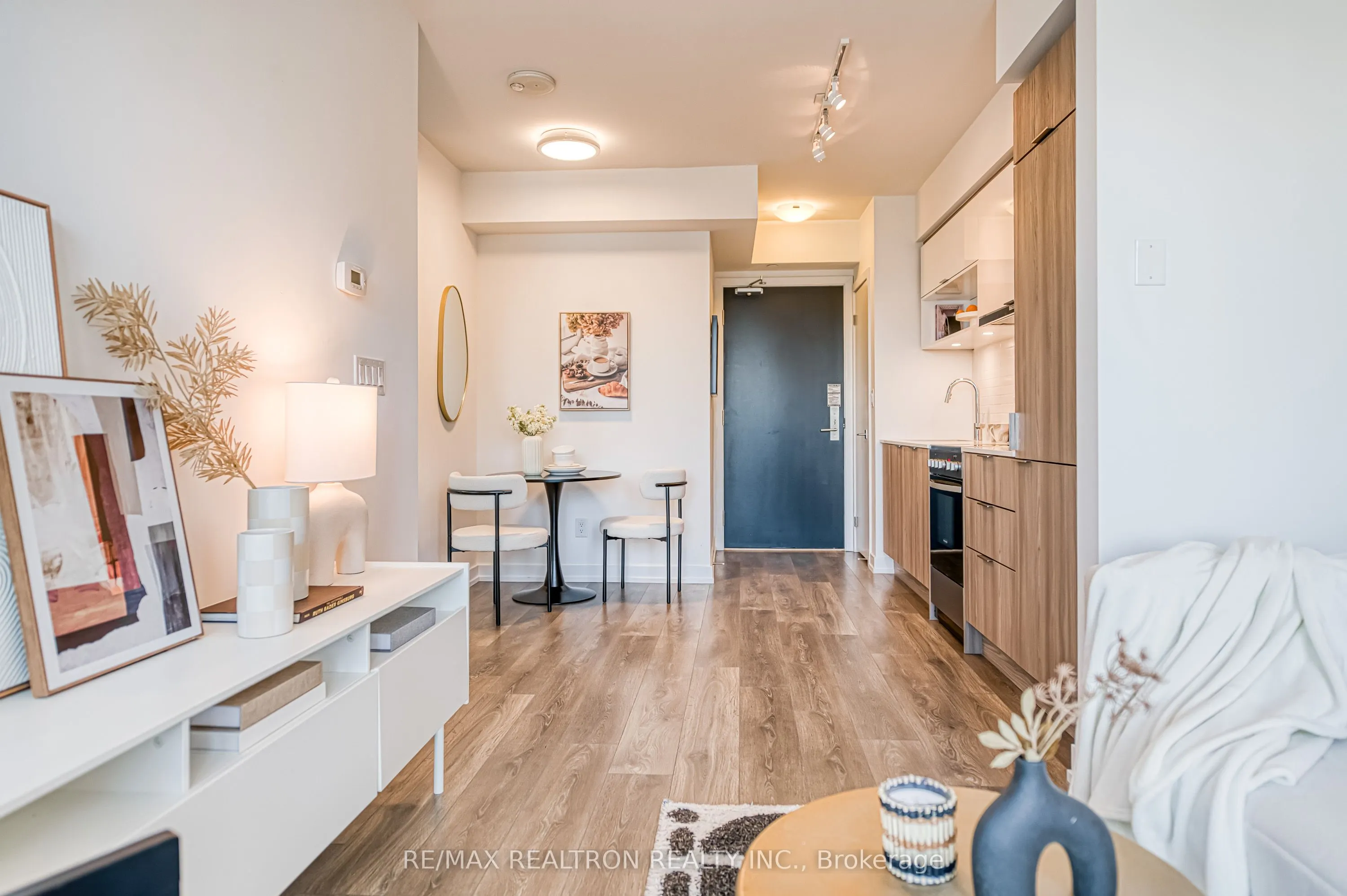 159 Wellesley Street E, #2210