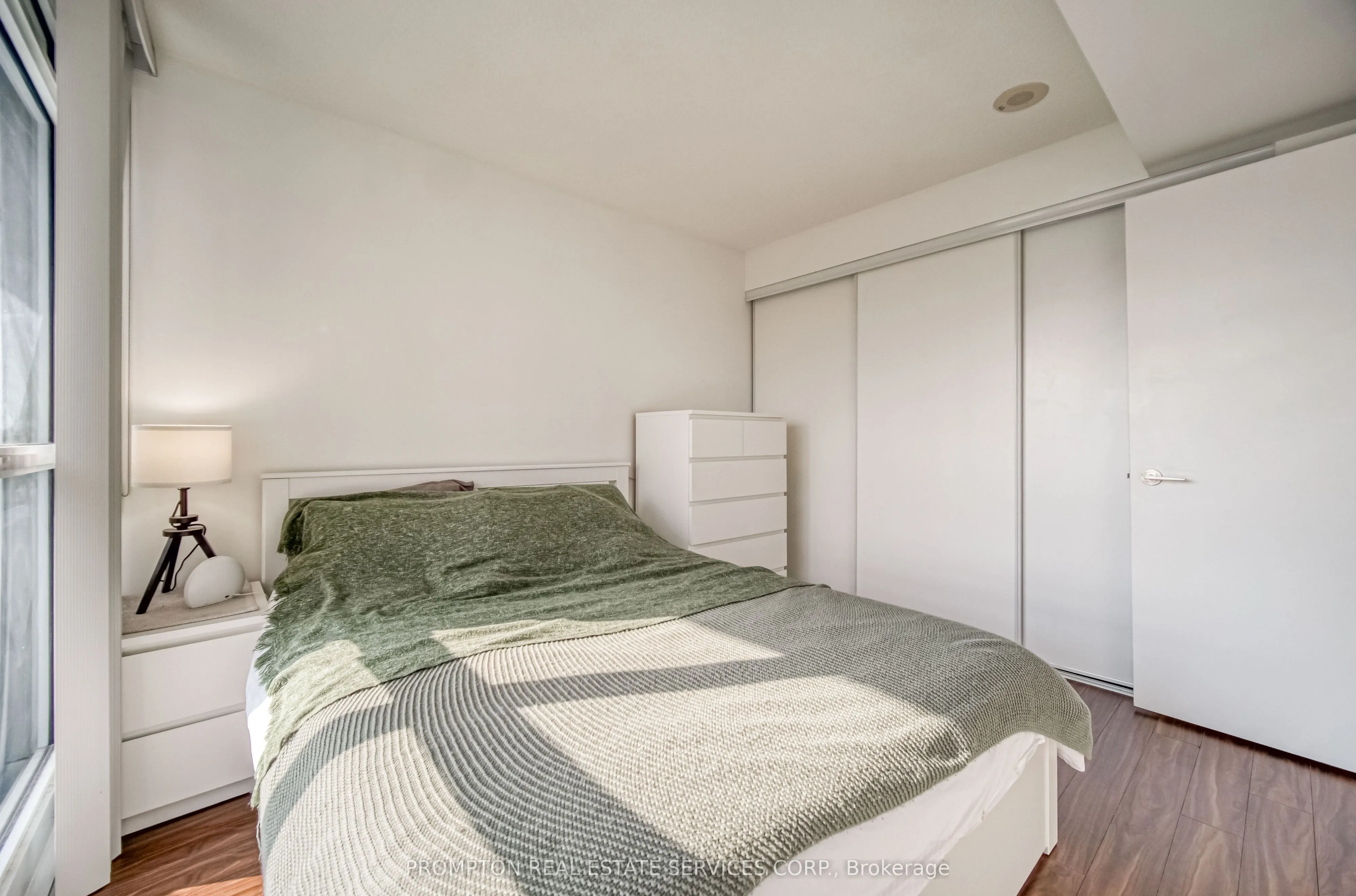 121 Mcmahon Drive, #807